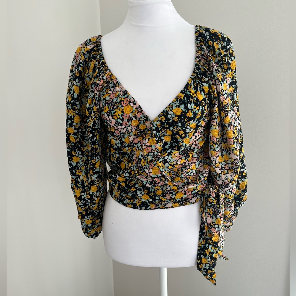 NWT BCBG Generation Women’s Floral Wrap Top - Black and Yellow Size: XS